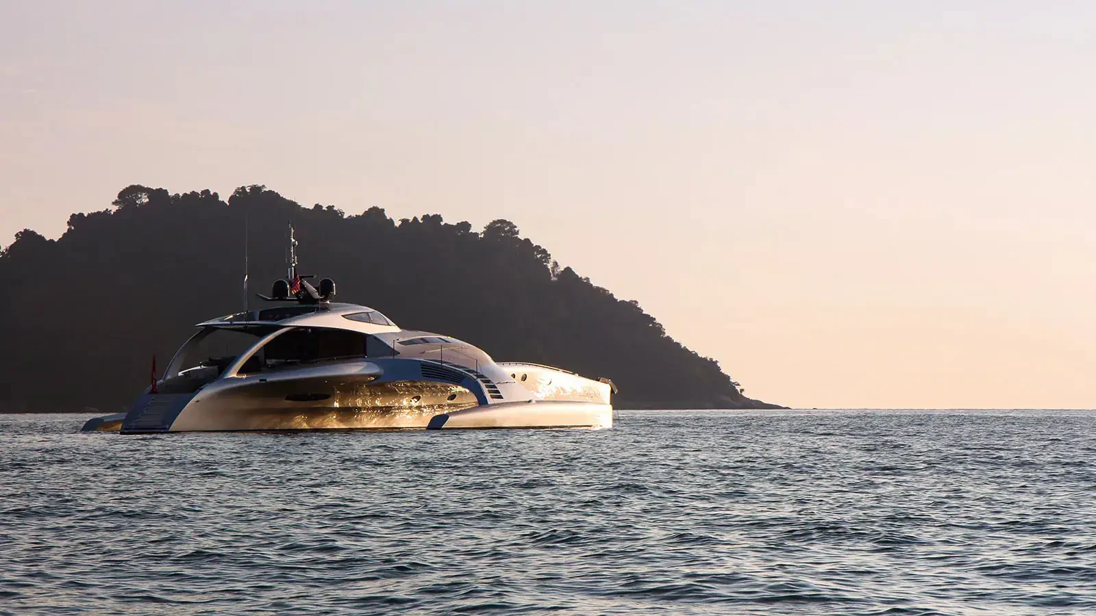 Adastra — Motor Trimaran